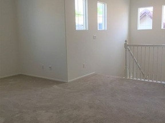 4th image of 16043 Begonia Ave
