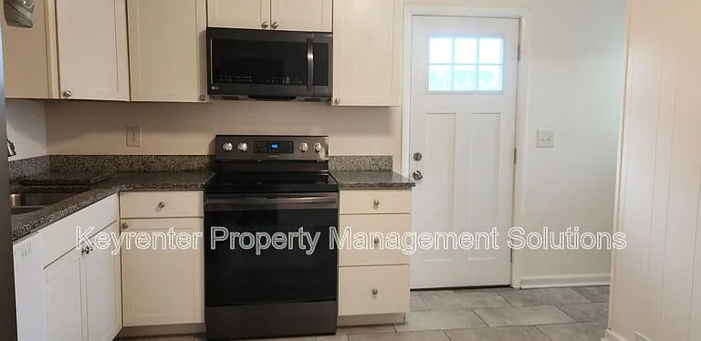825 Highland Ave — Photo 13