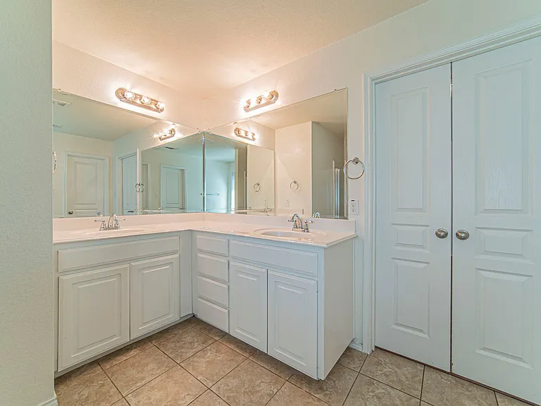 8036 Branch Hollow Trl — Photo 11