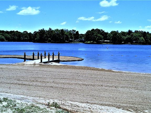 5th image of 4007 Moccasin Ln