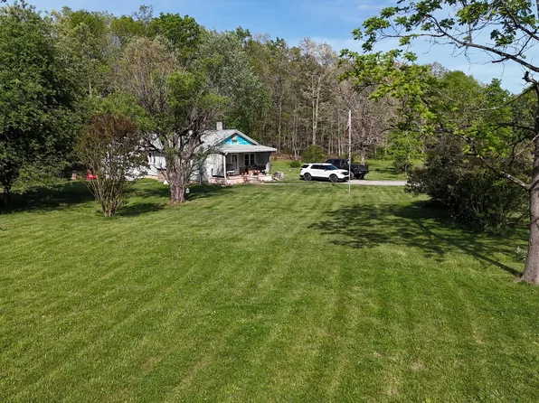 42 Dripping Springs Ct, Monterey, TN 38574
