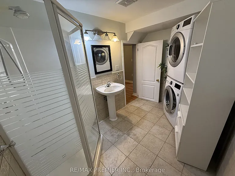 54 Castlepoint Dr #LOWER — Photo 18