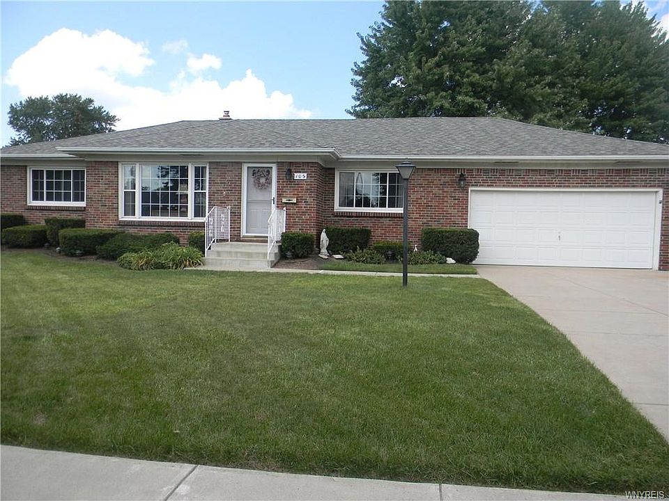 1st image of 105 Woodcrest Dr