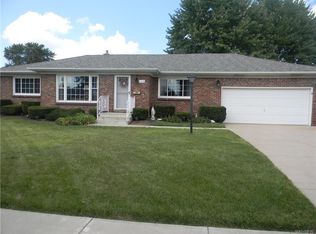 105 Woodcrest Dr, Amherst, NY 14226