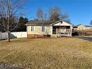 4th image of 144 Strawberry Ln