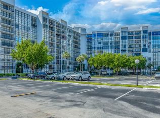 1000 Parkview Dr APT 702, Hallandale Beach, FL 33009