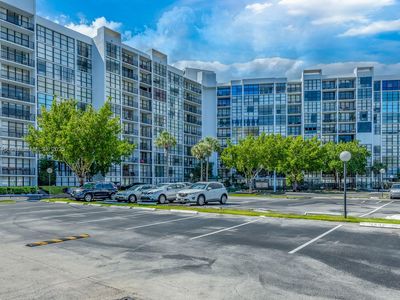 1000 Parkview Dr APT 702, Hallandale Beach, FL, 33009