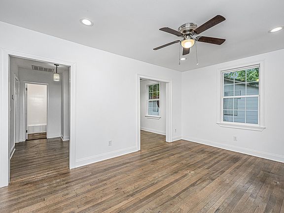 5th image of 2744 E Surrey Dr