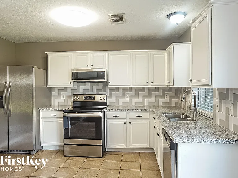 7311 Village Lake Dr — Photo 5