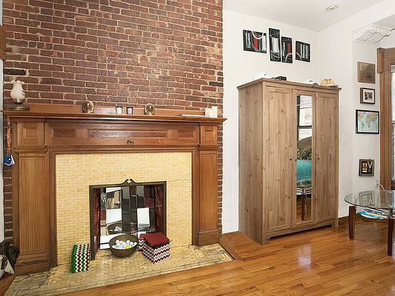 5th image of 304 W 76th St APT 4B