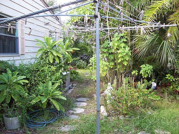 5th image of 171 N Saint Thomas Cir