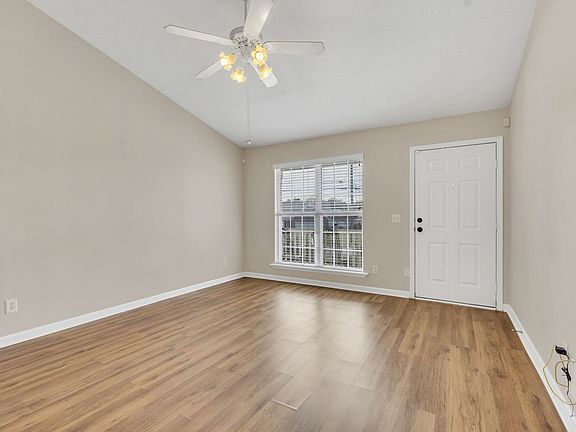 5th image of 333 Wesley Dr