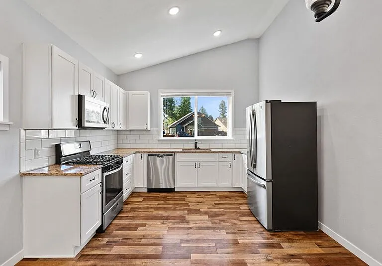 900 Westwood Dr — Photo 6