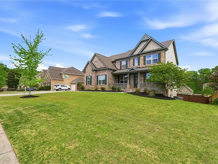 304 Cochin Dr — Photo 2