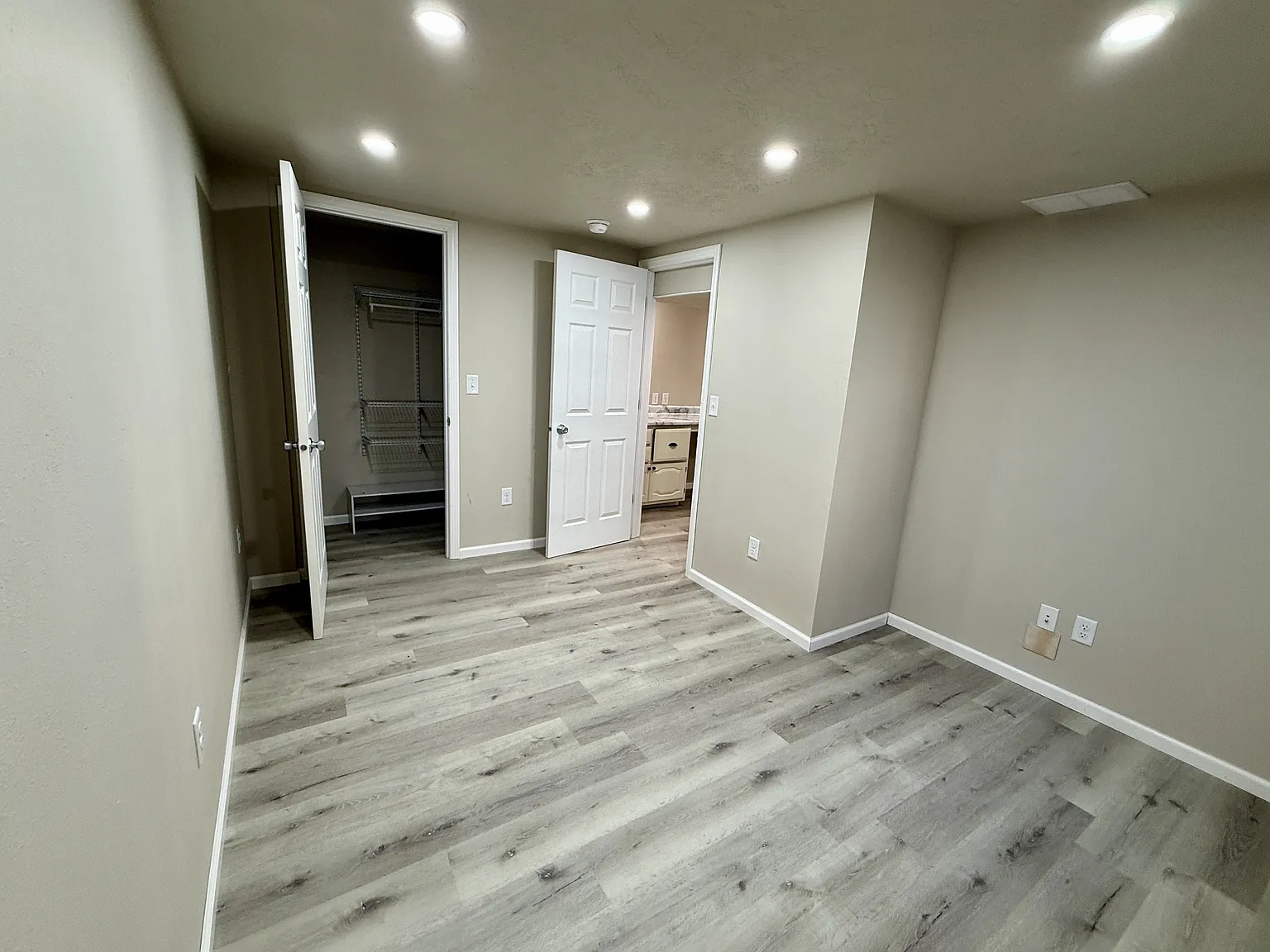 200 N Pine - 202 — Photo 1