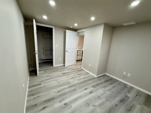 200 N Pine St #202, Vermillion, SD 57069