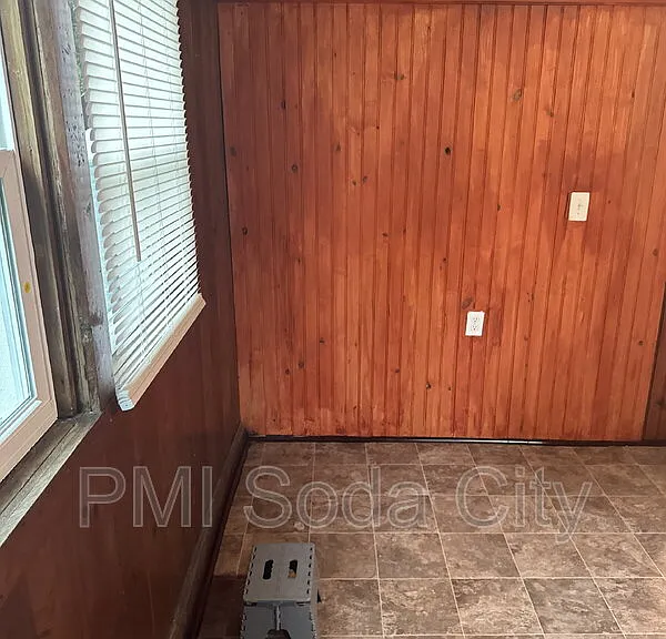211 E Brooks St #E — Photo 17