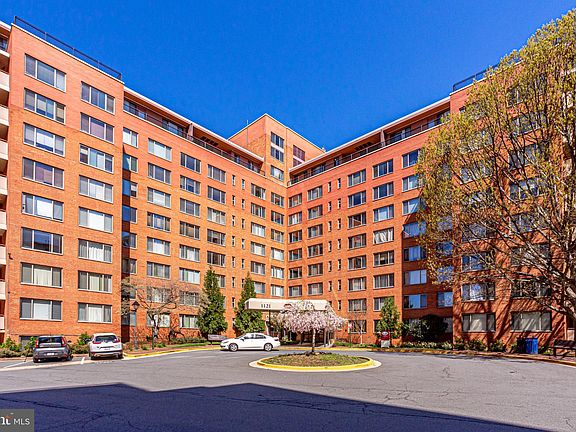 2nd image of 1121 Arlington Blvd APT 204