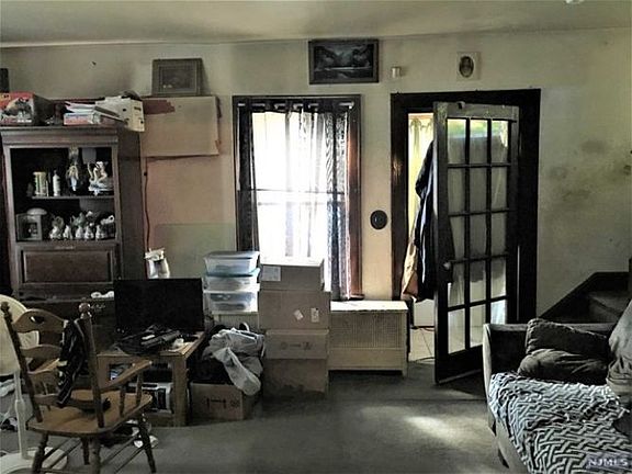 5th image of 50-52 Montclair Ave