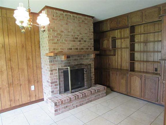 3rd image of 110 Theta St