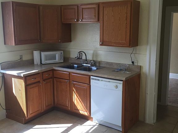 2nd image of 5212 Hawthorne Pl