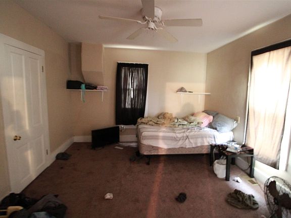 3rd image of 208 NE 5th St