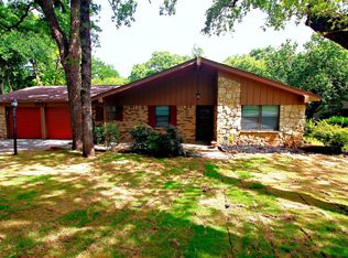 2703 Oak Cliff Ln, Arlington, TX 76012