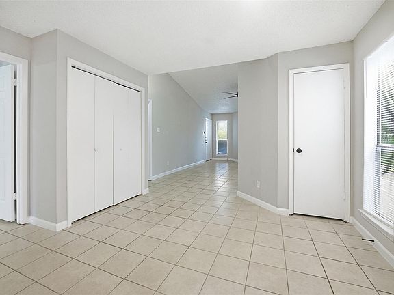 4th image of 2009 W Loop APT D