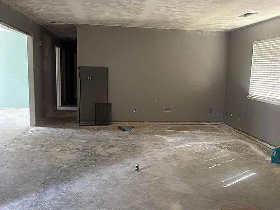 3rd image of 1754 Donner Ave