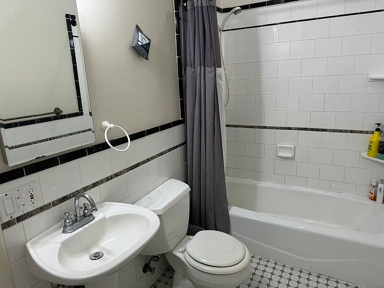 731 Mandana Blvd — Photo 12
