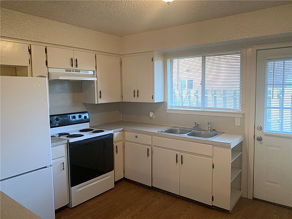 2nd image of 908 Emile St APT 5