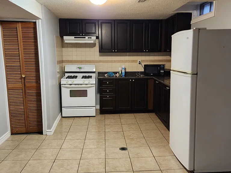 43 Chadwick Dr — Photo 8