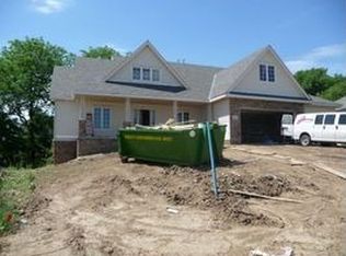 917 Rawhide Rd, Papillion, NE 68046