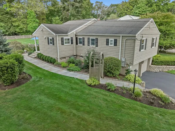109 Green Acre Lane, Fairfield, CT 06824
