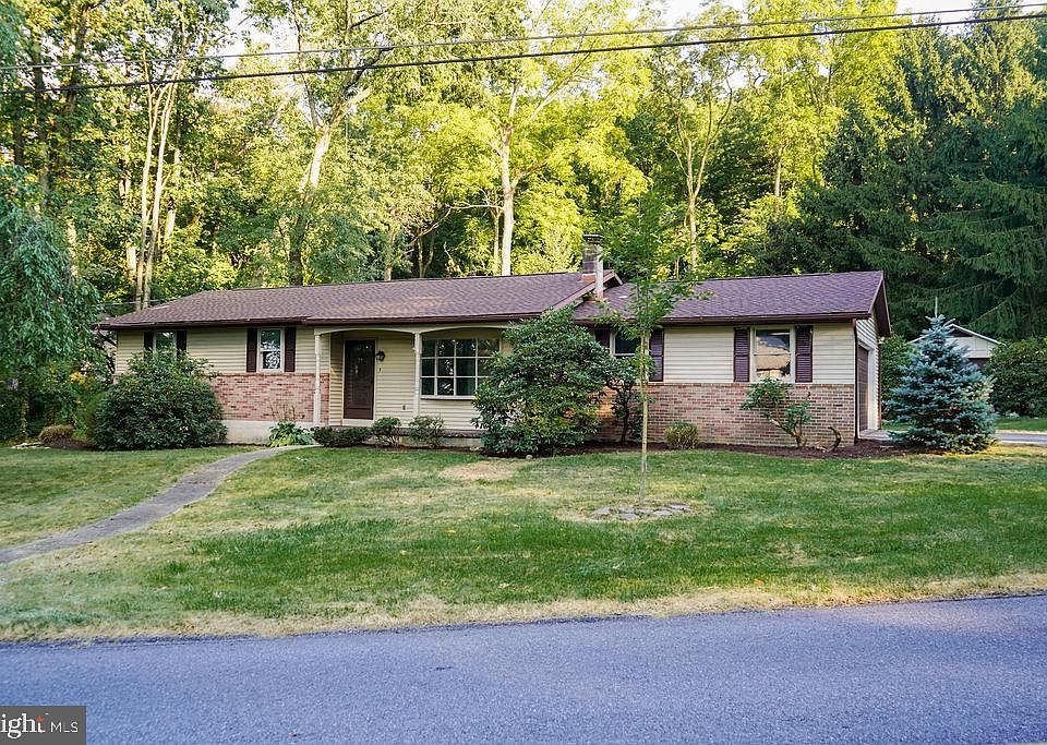 1st image of 288 Poplar St