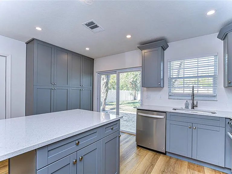 1205 W Hollywood St — Photo 12