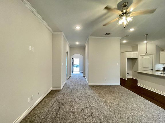 5th image of 707 Tippit Ln