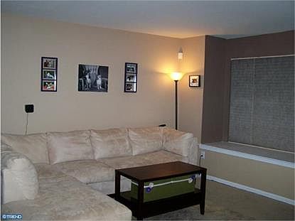 4th image of 327 Allens Ln #1042