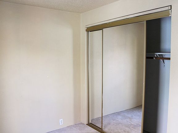 4th image of 411 Clark St