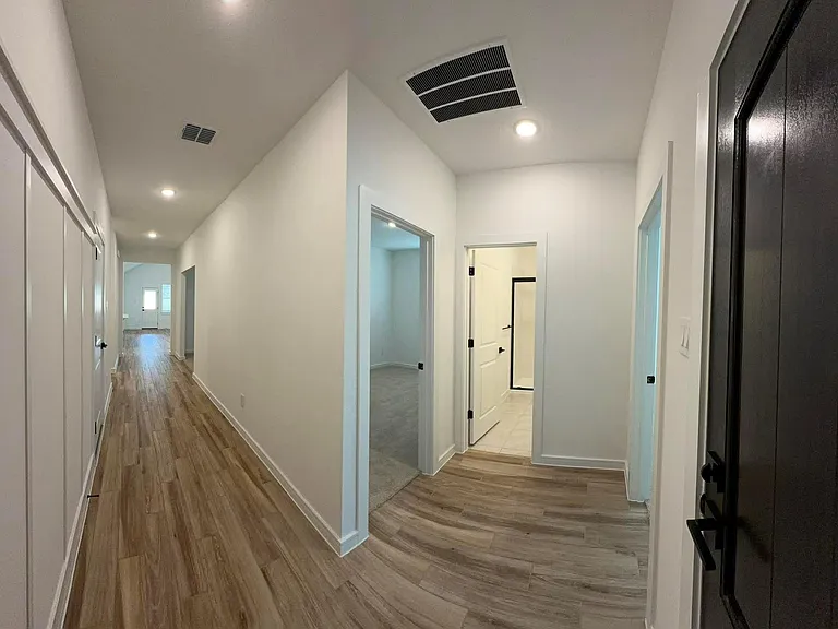 4723 Bay Vista Dr — Photo 2