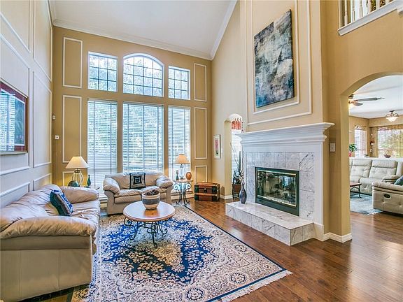 3rd image of 921 Canongate Dr