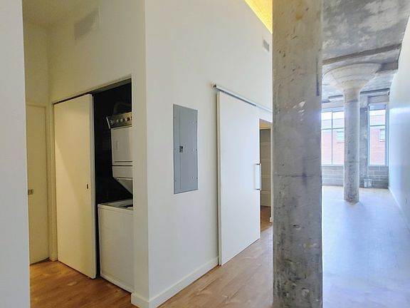 3rd image of 1723 Walnut St #306