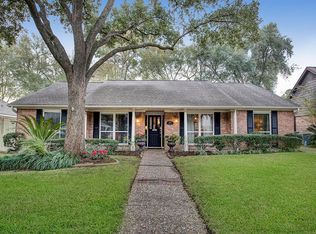 10211 Meadow Lake Ln, Houston, TX 77042