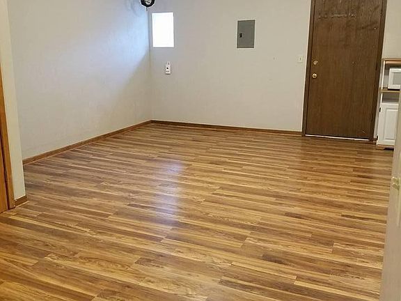 4th image of 118 E Bremer Ave #202