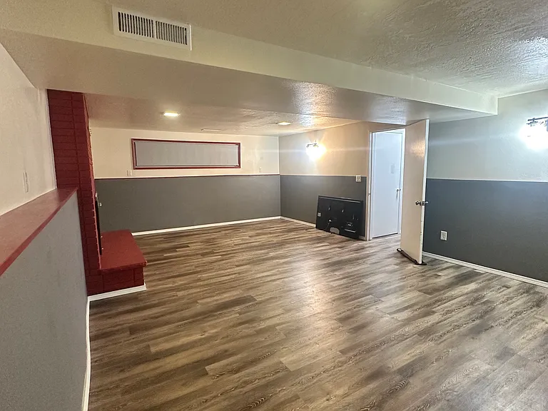 219 Thayer Dr — Photo 32