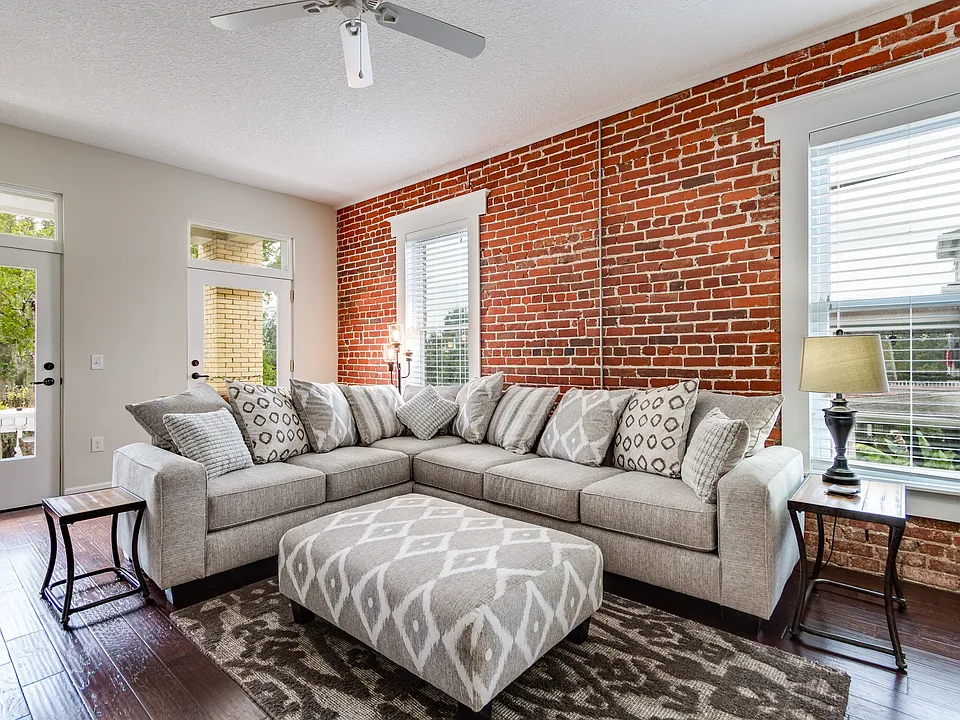 115 W 2nd St