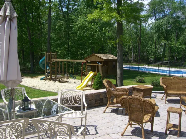 13 Sam Dr, Tinton Falls, NJ 07724