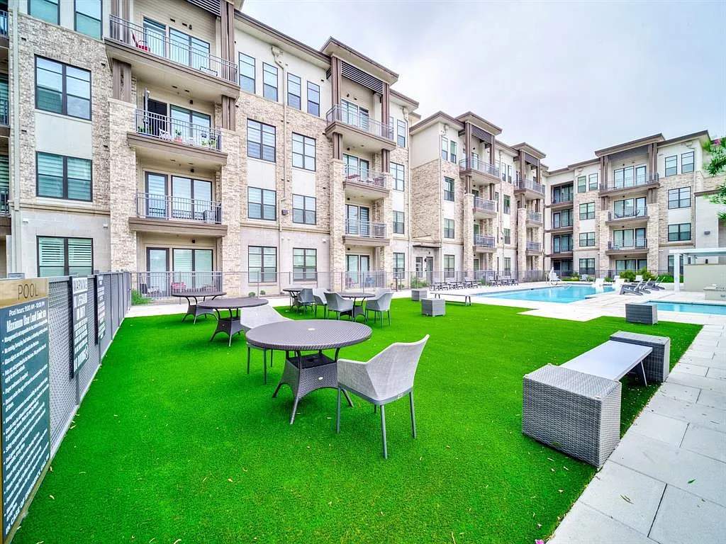 2 bed, 1151 sqft, $2,099 — Photo 4