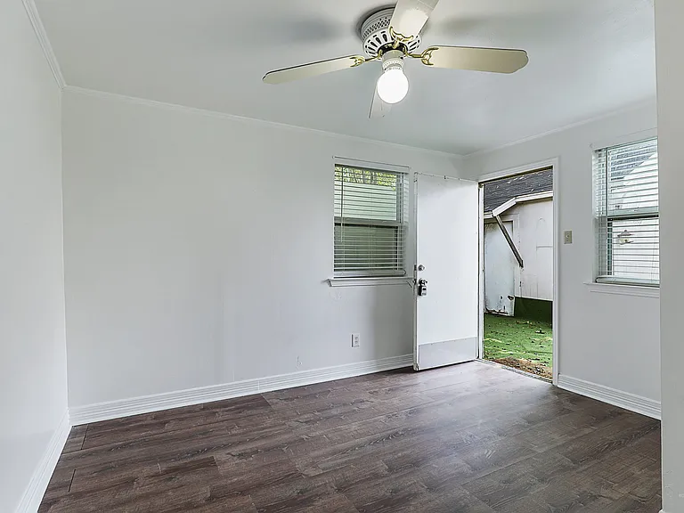 6950 Hillcrest Ave — Photo 8