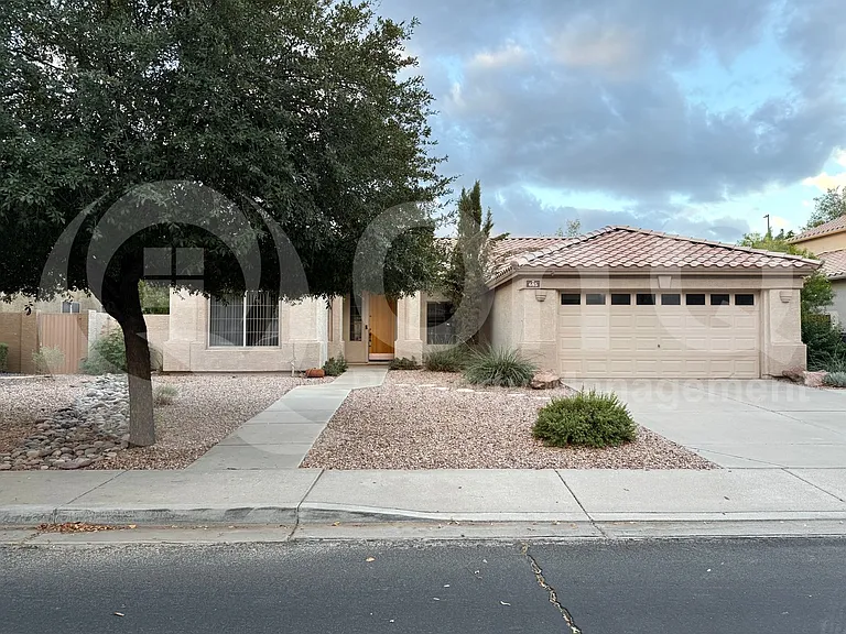 685 W Estrella Dr — Photo 2